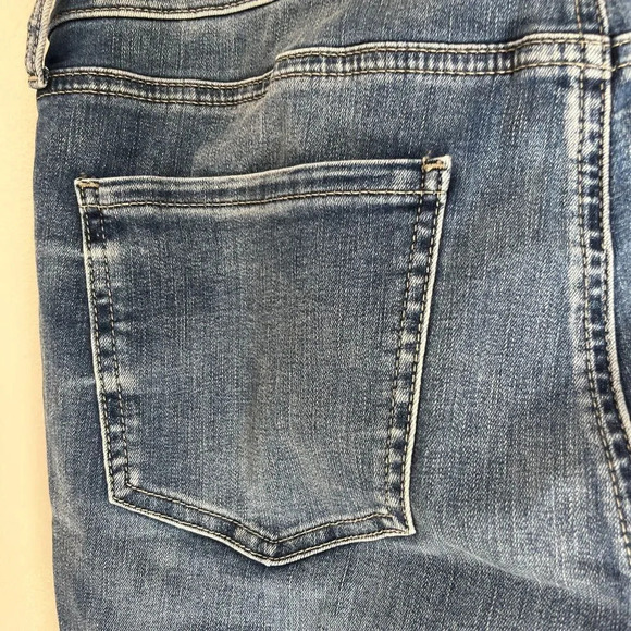 NYDG Womens Blue Marilyn Straight Jeans 8 Denim Cool Embrace Lift Tuck Tech - Picture 10 of 11